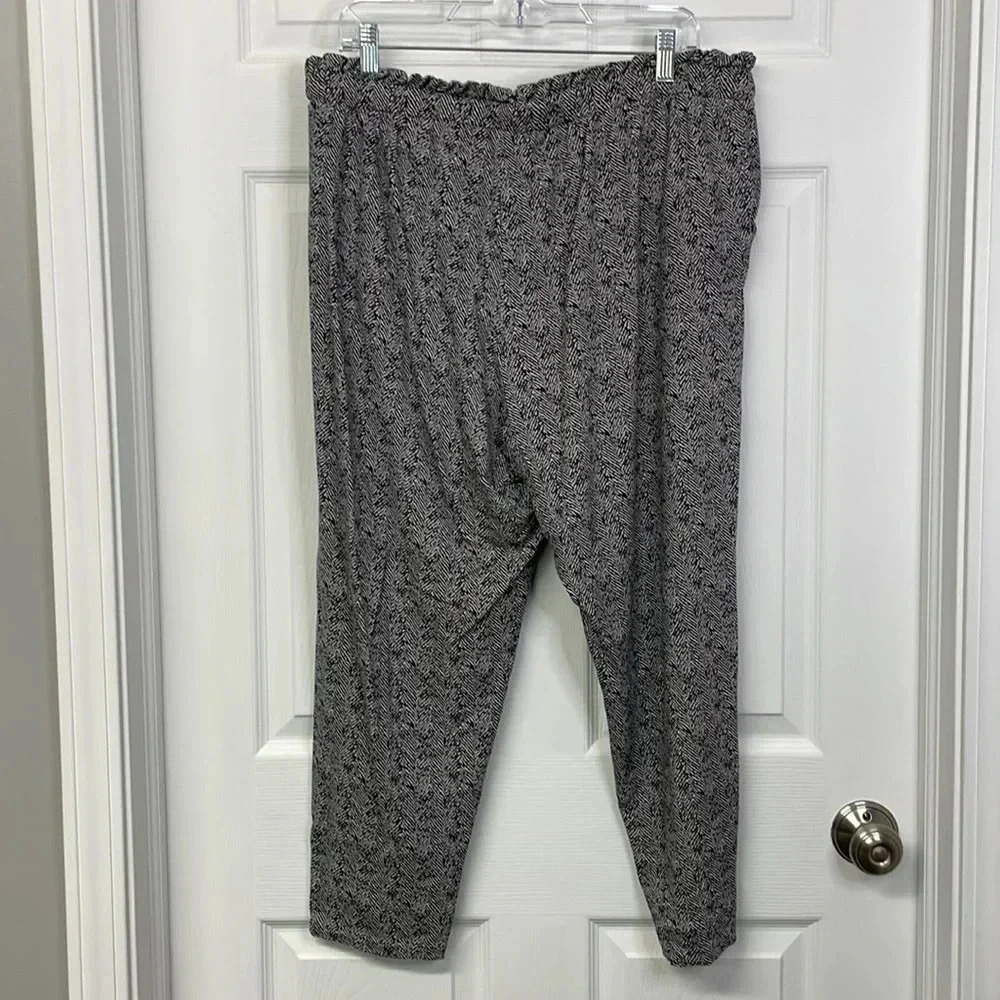 Torrid Black and White Design Paperbag Waist Pants Size 1X Womens Plus - Picture 4 of 4